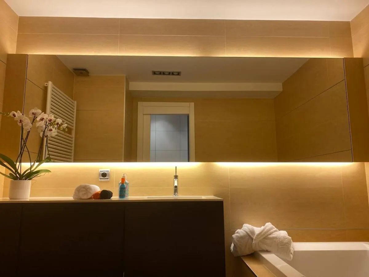 Singular Y Espacioso Apartamento Ondarreta Beach San Sebastian Appartement